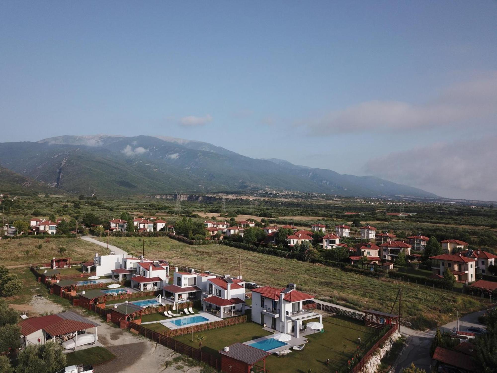 Olympus Paradise 4 Skotina Exterior photo